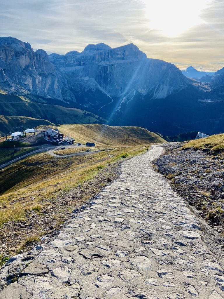 Passeggiate facili in Val Gardena sentiero di montagna